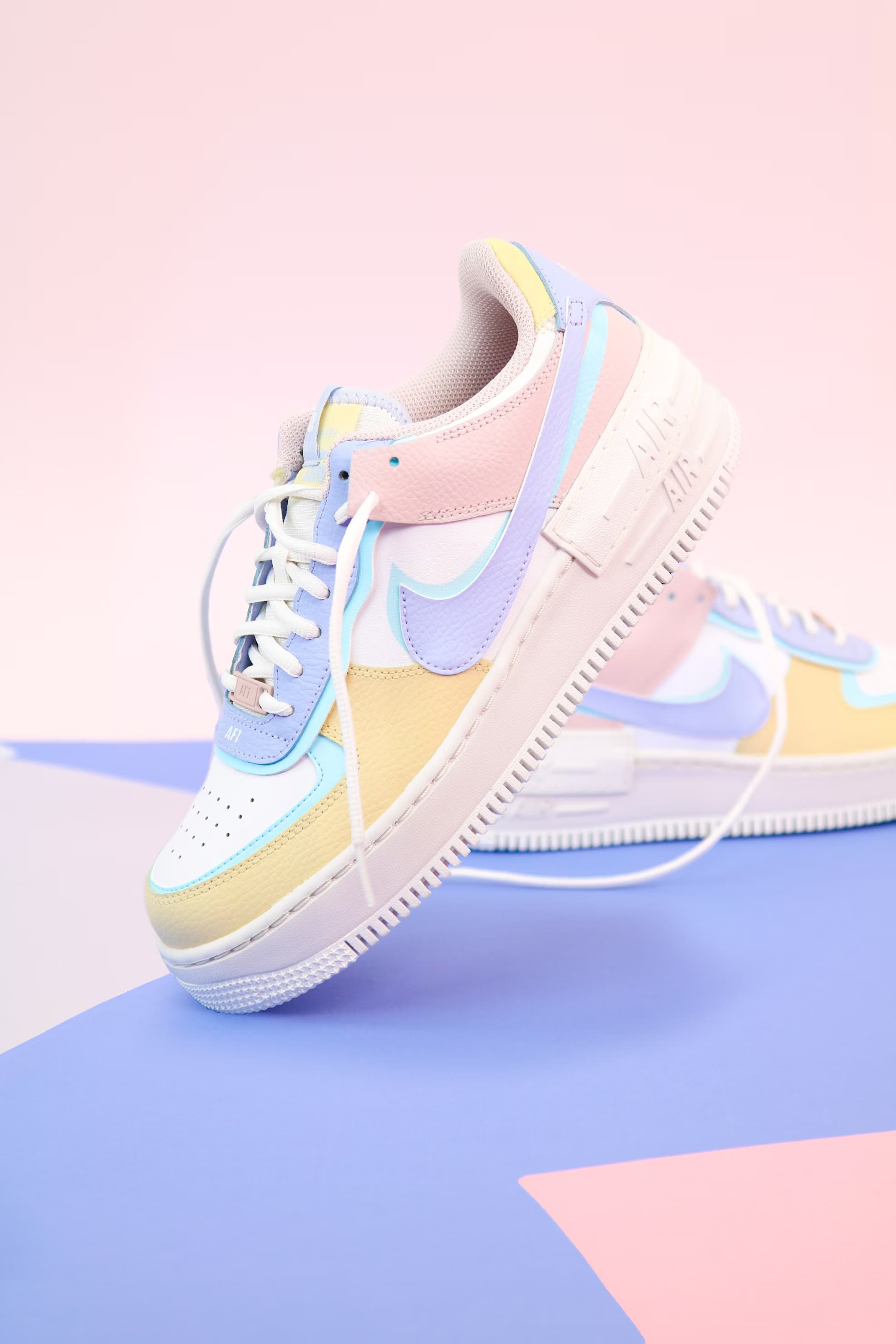 Sneaker in pastel tone